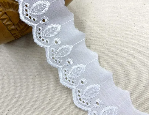 Miniatura 5 de AMORNPHAN 15 yardas de 2 pulgadas de ancho con ojales de algodón blanco con ribete de encaje, tela bordada floral, mantel, mantas, almohadas