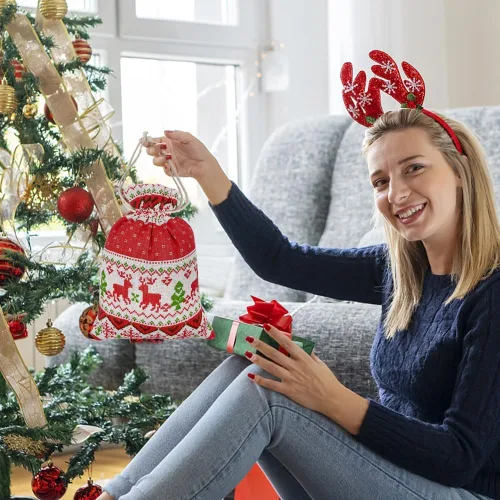 Miniatura 3 de Jexila 24 bolsas de regalo de arpillera de Navidad de 4 x 6 pulgadas, reutilizables, pequeñas bolsas de dulces con cordón de Navidad para niños