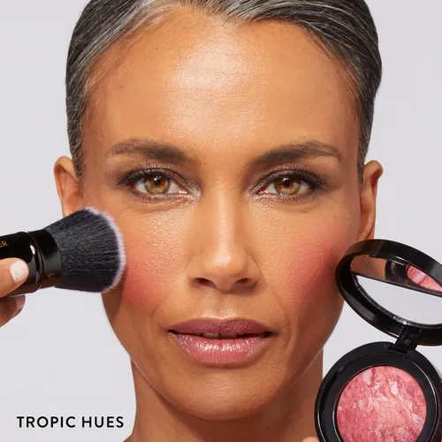 Miniatura 5 de LAURA GELLER NEW YORK Kit de Rutina Diaria (4 PC): Base Baked Balance-n-Brighten, Medium + Brocha Kabuki Retráctil + Blush-N-Brighten, Tropic Hues +