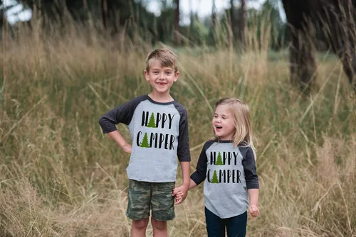 Miniatura 5 de 7 ate 9 Apparel Camiseta de camping Happy Camper para niños al aire libre