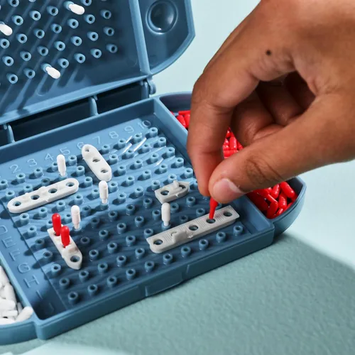 Miniatura 6 de Hasbro Grab and Go! Paquete (paquete de 4), juegos de mesa de viaje para niños, acorazado, Connect 4, ¿Adivina quién?, juegos de hipopótamos