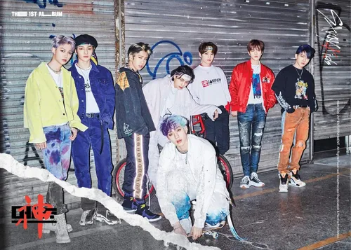 Miniatura 2 de Stray Kids 'Go' 1er álbum versión aleatoria 80p PhotoBook+2p PhotoCard+8p Folleto lírico+4 películas cortadas+tarjeta secreta+seguimiento Kpop