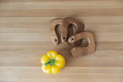 Miniatura 5 de Cuchillo seguro de madera personalizado para niños, cuchillo Montessori para niños, cortador de verduras y frutas