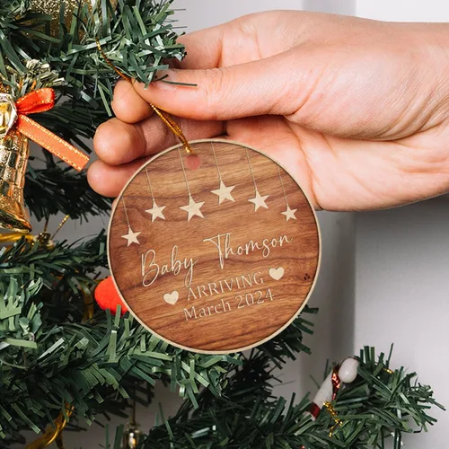 Miniatura 5 de Adorno personalizado para bebé que llega 2027, adorno de Navidad de Bump, elige el nombre del bebé y el año de Navidad para el nuevo abuelo abuela