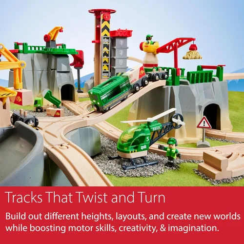 Miniatura 5 de BRIO World Cargo Mountain Set – Juego de tren de madera de 49 piezas con certificación FSC y accesorios – Compatible con todos