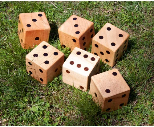 Miniatura 7 de GSE Games & Sports Expert Juego de dados gigantes de roble prémium de 3.5 pulgadas con cubo y tarjeta de puntuación Yardzee y Farkle. Juego