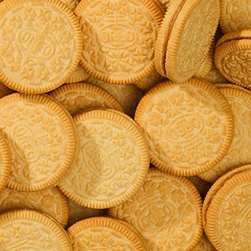 Miniatura 6 de OREO - Galletas de chocolate estilo sándwich doradas, tamaño fiesta, 24.16 onzas.