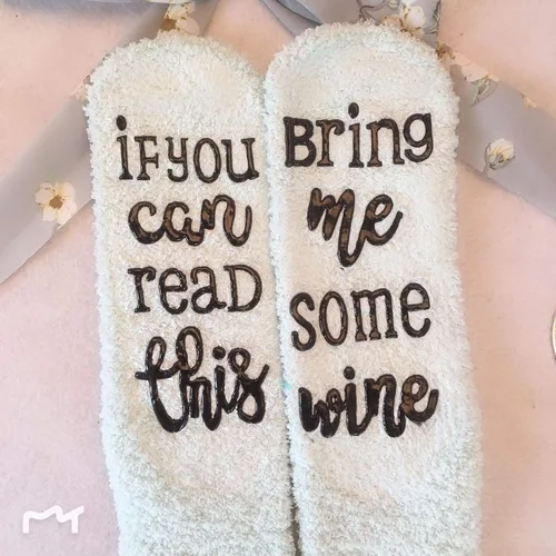 Miniatura 39 de CHANGGER Calcetines unisex con texto en inglés "If You Can Read This Bring Me Some Fuzzy Funny Saying Crew Socks Christmas Unisex Gift