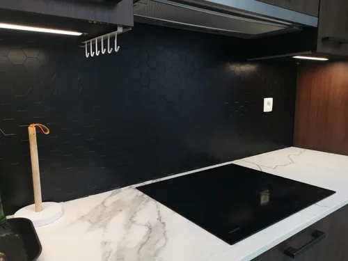 Miniatura 4 de Pelar y pegar azulejos negros, panel compuesto de aluminio hexagonal autoadhesivo para cocina (5 hojas)