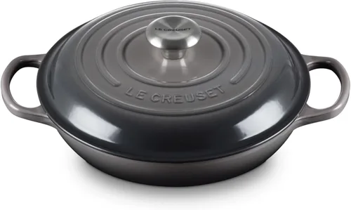 Miniatura 35 de Le Creuset Braiser Signature de hierro fundido esmaltado, 5 cuartos de galón, Flame Llama