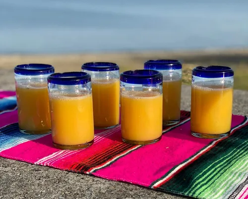 Miniatura 2 de Vasos mexicanos soplados a mano, juego de 6 vasos de jugo con bordes azul cobalto (8 onzas cada uno)