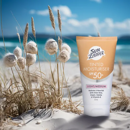 Miniatura 5 de Sun Zapper BB Cream Tinted Moisturizer Protector solar SPF 50+ Light Medium – Protector solar facial con ciruela Kakadu y aceite de jojoba