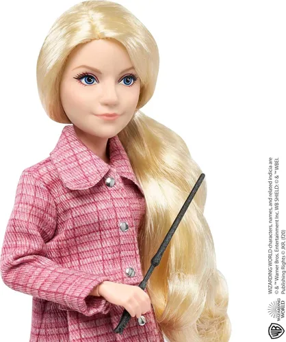 Miniatura 3 de Mattel Juguete coleccionable de Harry Potter, muñeca Luna Lovegood y accesorios, aspecto característico con Quibbler y Spectrespecs
