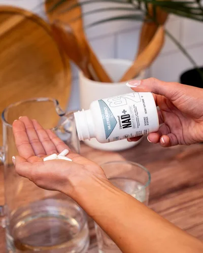 Miniatura 9 de NutraBio Suplemento liposomal NAD+ con resveratrol, NMN y PQQ para la longevidad y el apoyo celular para hombres y mujeres, vitalidad a largo plazo