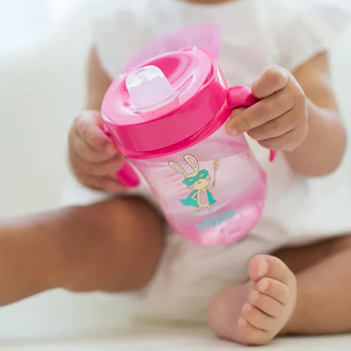 Miniatura 2 de Dr. Brown's Milestones Vaso de aprendizaje con boquilla suave con asas, Conejito Rosa Héroe, libre de BPA, 9 oz/270 mL, 9m+ Pink Bunny Hero