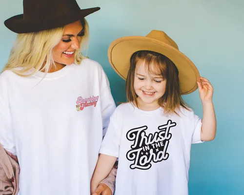 Miniatura 3 de Camiseta divertida de manga corta para mujer, diseño gráfico de Kelce Swift 2024