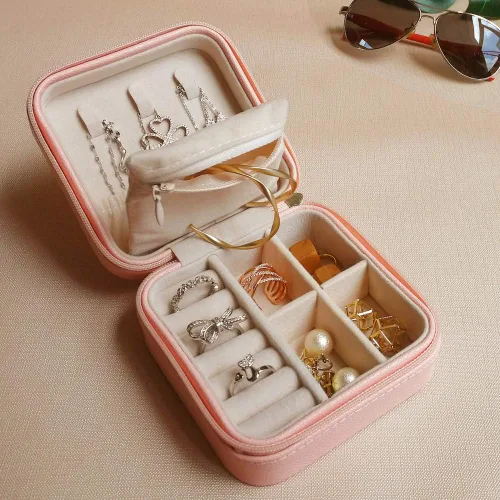 Miniatura 3 de HerFav Organizador de joyas de viaje, pequeño joyero, mini joyero portátil para anillos, aretes y collares para mujeres y niñas (rosa)