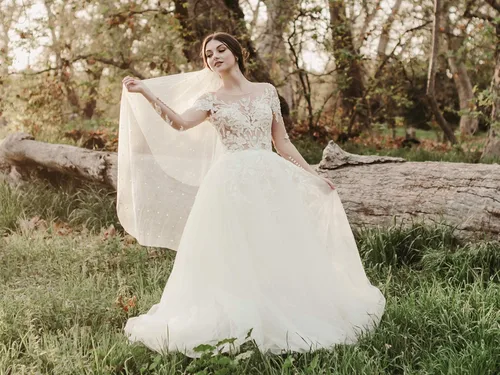 Miniatura 4 de SWEETV Velo de novia de 1 nivel de perla con borde de corte de peine largo capilla