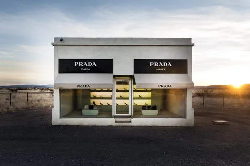 Miniatura 6 de Impresión fotográfica – Prada Marfa, Valentine, TX – Una escultura permanentemente instalada por artistas Elmgreen y Dragset – Póster histórico