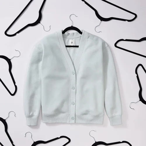 Miniatura 3 de Amazon Basics - Juego de 100 perchas para ropa, delgadas, antideslizantes y de terciopelo, color negro