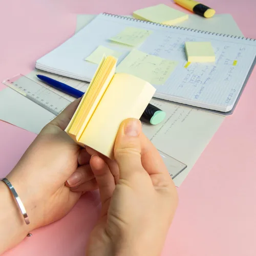 Miniatura 6 de Plus Office 3 blocs de notas adhesivas amarillas Post-Its para oficina, universidad, para tomar notas rápidas y recordatorios, 3 blocs de 100 hojas
