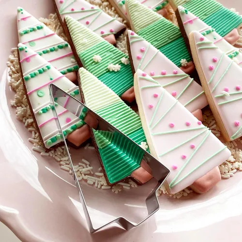 Miniatura 4 de R&M Cortador de galletas de árbol triangular de Navidad, 4 pulgadas, acero inoxidable