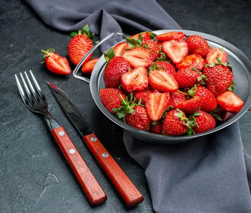 Miniatura 3 de Colador grande de malla extrafina de 9 pulgadas con mango de goma termoplástica - Tamiz de malla fina de acero inoxidable - Ideal para colar pasta