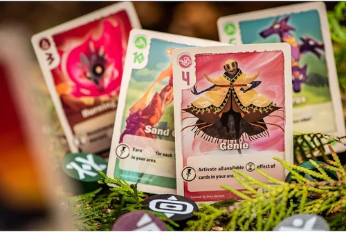 Miniatura 3 de Renegade Game Studios: Vale of Eternity Monster Doming - Juego de cartas de estrategia de dibujo para 2 a 4 jugadores, mayores de 14 años