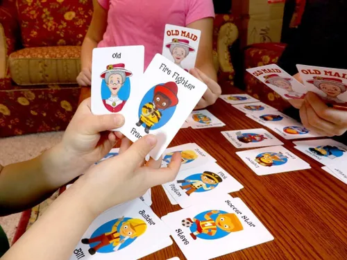Miniatura 5 de Regal Games Banapples Jr. & Old Maid - Juegos de cartas para niños de 4, 5, 6, 7, 8 y más, juego de cartas de diversión familiar