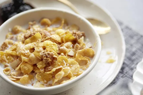 Miniatura 5 de Honey Bunches of Oats Cereal de desayuno con almendras, cereal de almendras con miel y racimo de granola, cereales integrales para el desayuno, caja