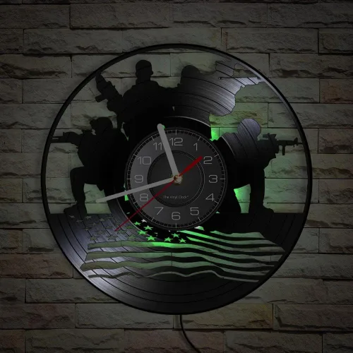 Miniatura 8 de Reloj de pared militar de 12 pulgadas, diseño patriótico, 7 colores cambiantes, soldados LED con bandera estadounidense, reloj de pared, regalo