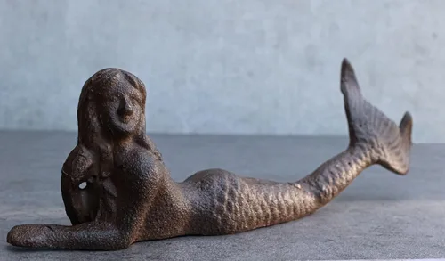 Miniatura 2 de Ebros Gift Sirena náutica de hierro fundido rústico de 9.5 pulgadas de largo con cola estirada, estatua de diosa del océano, princesa, playa
