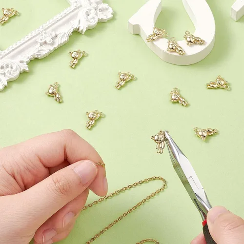Miniatura 3 de KitBeads 100 dijes de oso dorado Kawaii, colgantes de oso de aleación de dibujos animados de animales de juguete para hacer joyas, pulseras a granel
