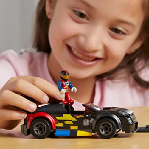 Miniatura 5 de MEGA Hot Wheels - Juego de autos de carreras de juguete de construcción, 16 Cadillac ATS-V con 90 piezas, 1 micro figura de acción, negro, niños a