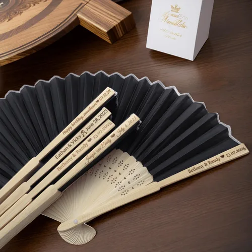 Miniatura 4 de 13 abanicos plegables de seda y bambú personalizados, elegantes abanicos de mano de boda negros, recuerdos de fiesta nupcial, recuerdos de eventos