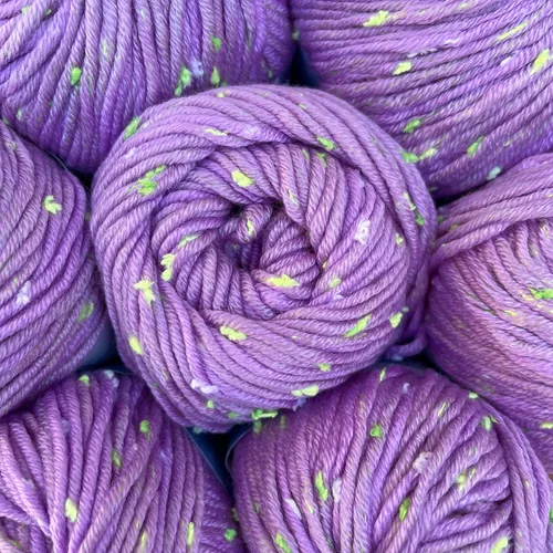 Miniatura 18 de Tweed Twinkles - Hilo acrílico suave con motas para bebé, 8 madejas, 696 yardas/14.11 onzas, peinado ligero (3), lavable a máquina (rojo manzana)