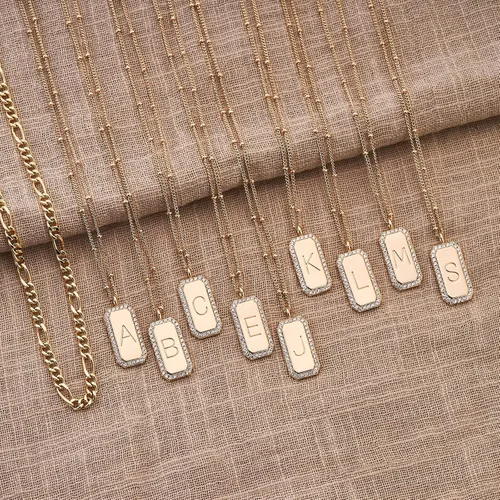 Miniatura 6 de Collar con inicial de oro para mujer, chapado en oro de 14 quilates, gargantilla de cadena Figaro en capas, collar con colgante rectangular
