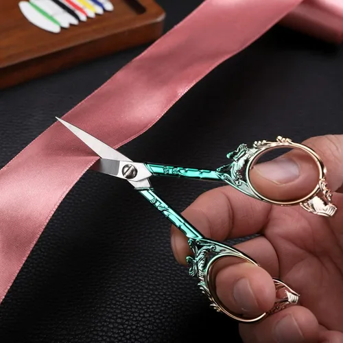 Miniatura 6 de YOUGUOM Tijeras pequeñas para bordar para manualidades, obras de arte, punto de cruz, hilo de costura, tijeras de hilo de hilo de 4.7 pulgadas