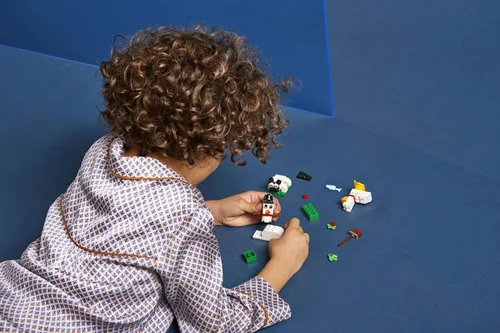 Miniatura 6 de LEGO Classic Creative White Bricks 11012 Kit de construcción; juego de construcción de juguetes para juego creativo con 3 ideas de construcción
