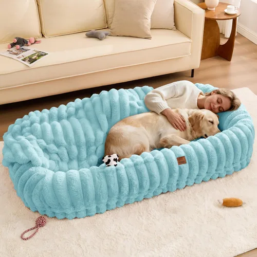 ChiXnuggle Cama humana para perros adultos – Cama gigante de piel sintética rayada de lujo para perros con asa portátil, almohadilla de espuma