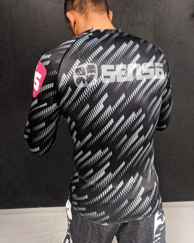 Miniatura 4 de Senso Jiu Jitsu Kurai Rash Guard - 100% licra de seda helada, ligera, cómoda, absorbe la humedad