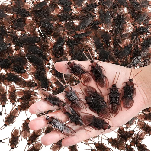 Jucoan Paquete de 300 cucarachas falsas, insectos de cucarachas de plástico realistas, broma falsa simulada de cucarachas de insectos, regalo de