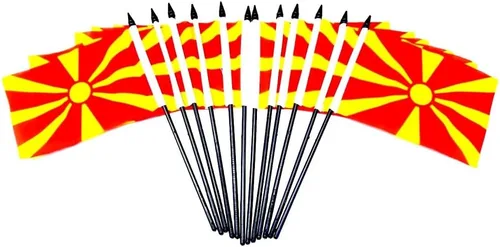 Miniatura 153 de Paquete de 12 banderas de escritorio de oficina en miniatura de poliéster internacional de 4 x 6 pulgadas, 1 docena de banderas pequeñas de 4 x 6