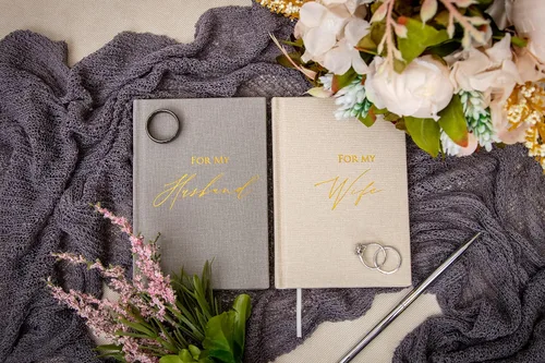 Miniatura 8 de MUUJEE Libros de Votos de Tapa Dura (Juego de 2) – Libros de Discursos de Ceremonia de Boda con Relieve de Papel Metalizado para Renovación