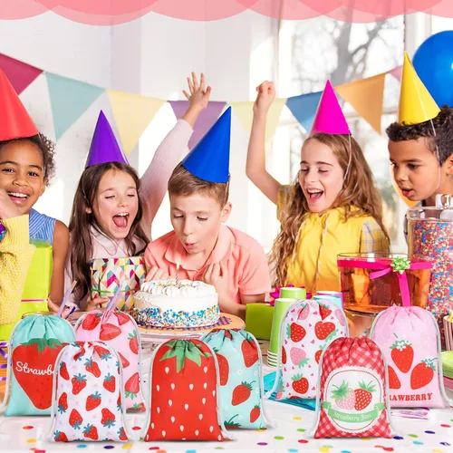 Miniatura 4 de Kajaia 24 bolsas de regalo con cordón de fresa a granel de 7.1 x 5.1 pulgadas, pequeñas bolsas de poliéster para dulces, bolsas de regalo de fresa