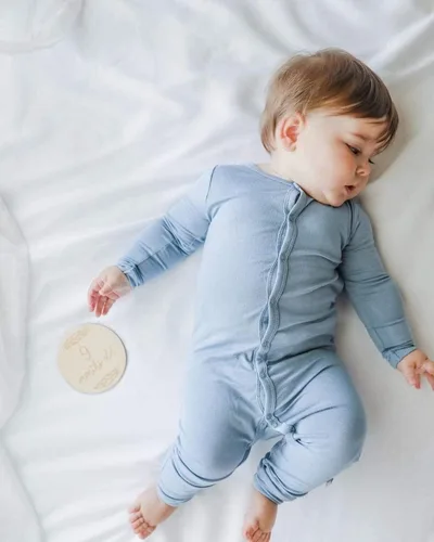 Miniatura 12 de KYTE BABY Mameluco suave unisex con cierre a presión, 97% rayón hecho de bambú, 3% elastano