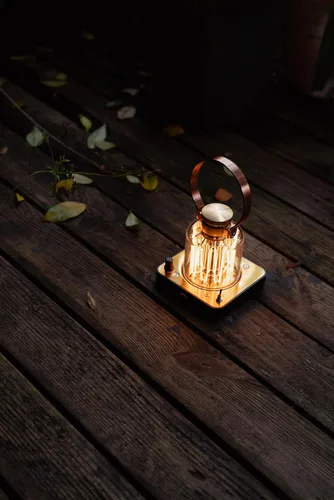Miniatura 6 de Barebones Linterna de torre de bloque: linterna LED recargable con brillo ajustable, modo de parpadeo de vela, acabado de latón y cobre, luz
