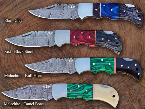 Miniatura 7 de Cuchillo de bolsillo de damasco personalizado para hombres - Cuchillo plegable de caza de acero sólido de 133 capas hecho a mano con afilador y azul