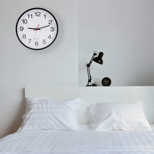 Miniatura 8 de OceeK Reloj de pared, silencioso sin tictac, moderno reloj de pared pequeño de 8 pulgadas, reloj analógico clásico de cuarzo de calidad, funciona