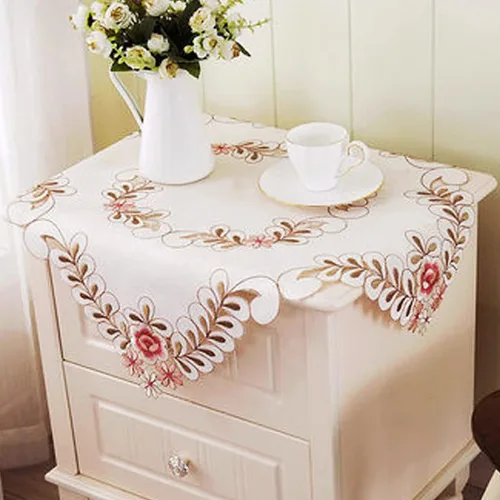 LeLehome - Mantel de encaje bordado con flores cafés, color crema y beige, diseño clásico y tela que no se arruga para mesa de comedor